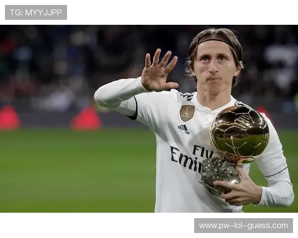 足球迷因不满表现枪杀球星 震惊世界足坛引发广泛讨论